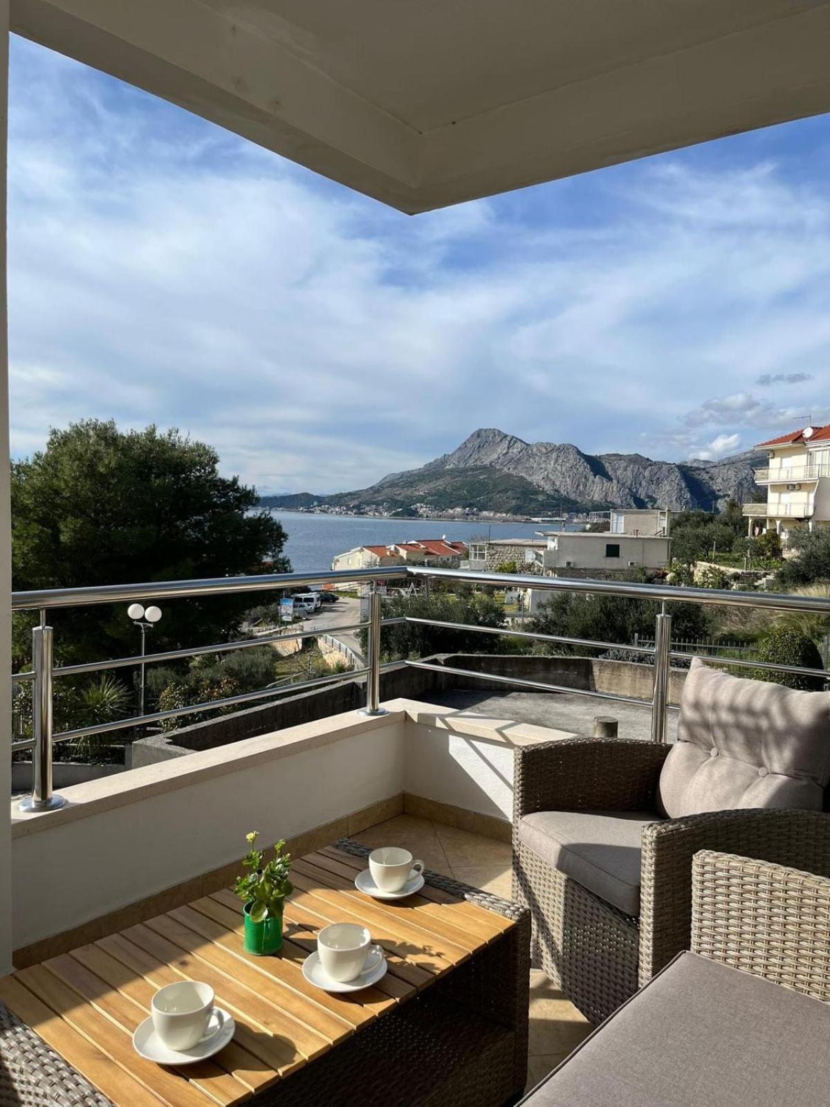 Apartment Ines Omis Exterior photo