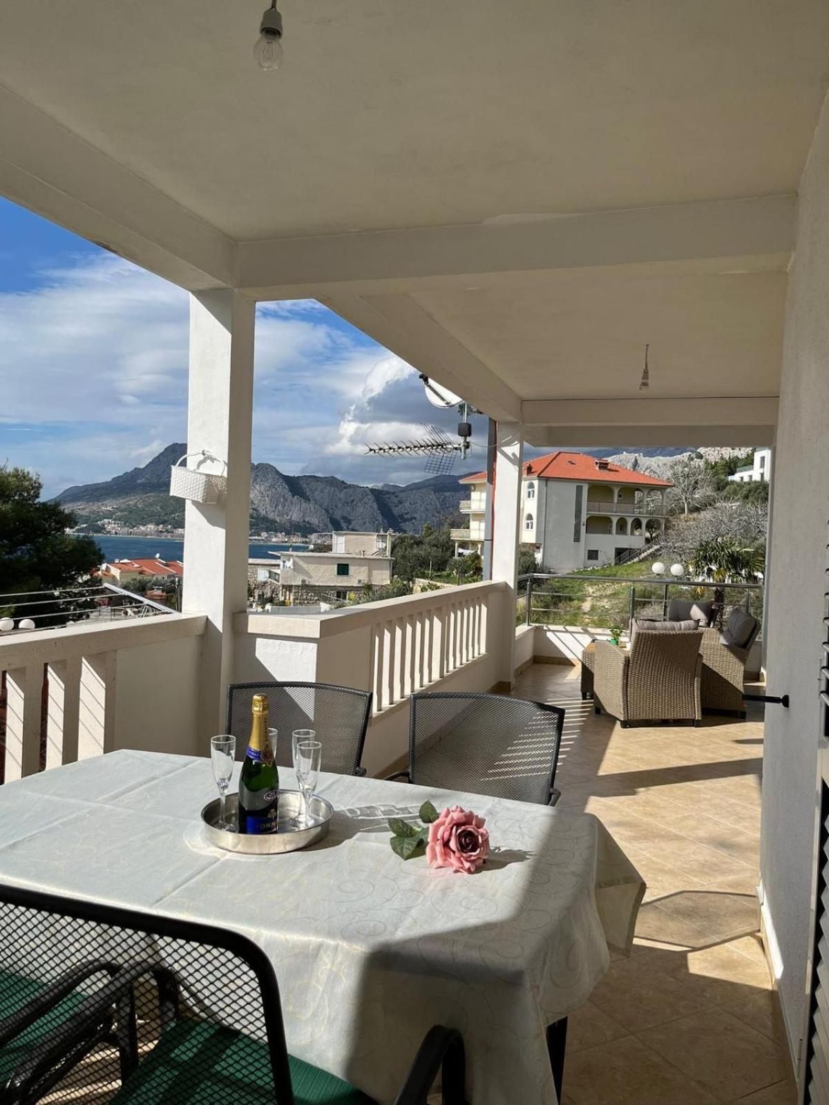 Apartment Ines Omis Exterior photo