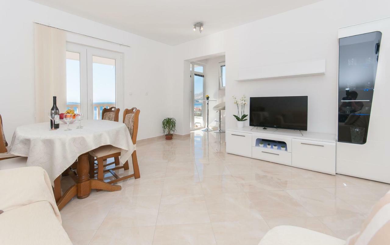 Apartment Ines Omis Exterior photo